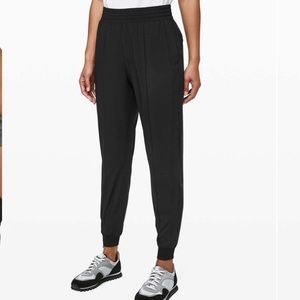 Lululemon Wanderer Jogger 28”